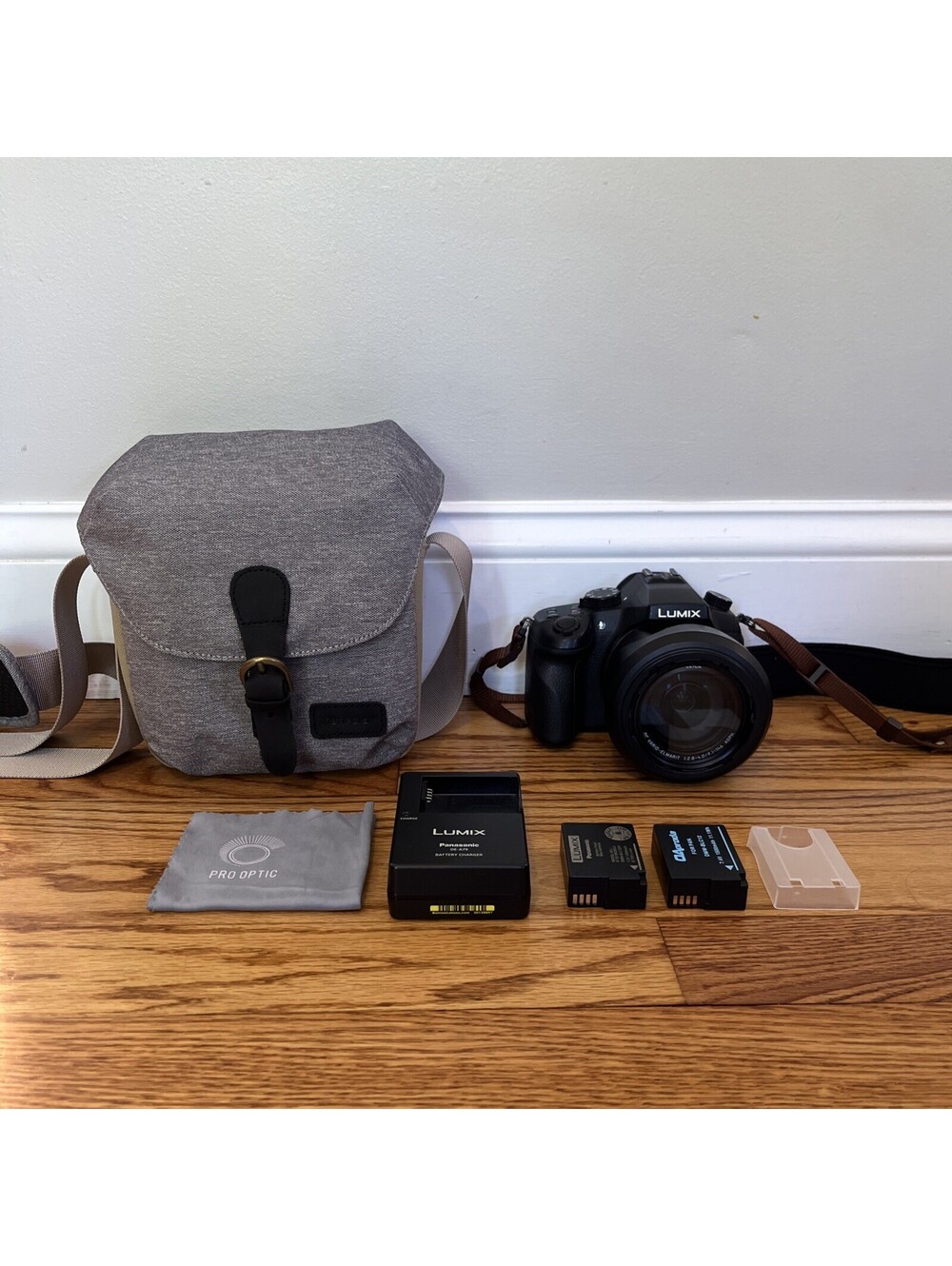 Panasonic LUMIX DMC-FZ1000 25-400mm Camera With Batteries, Charger & Accessories